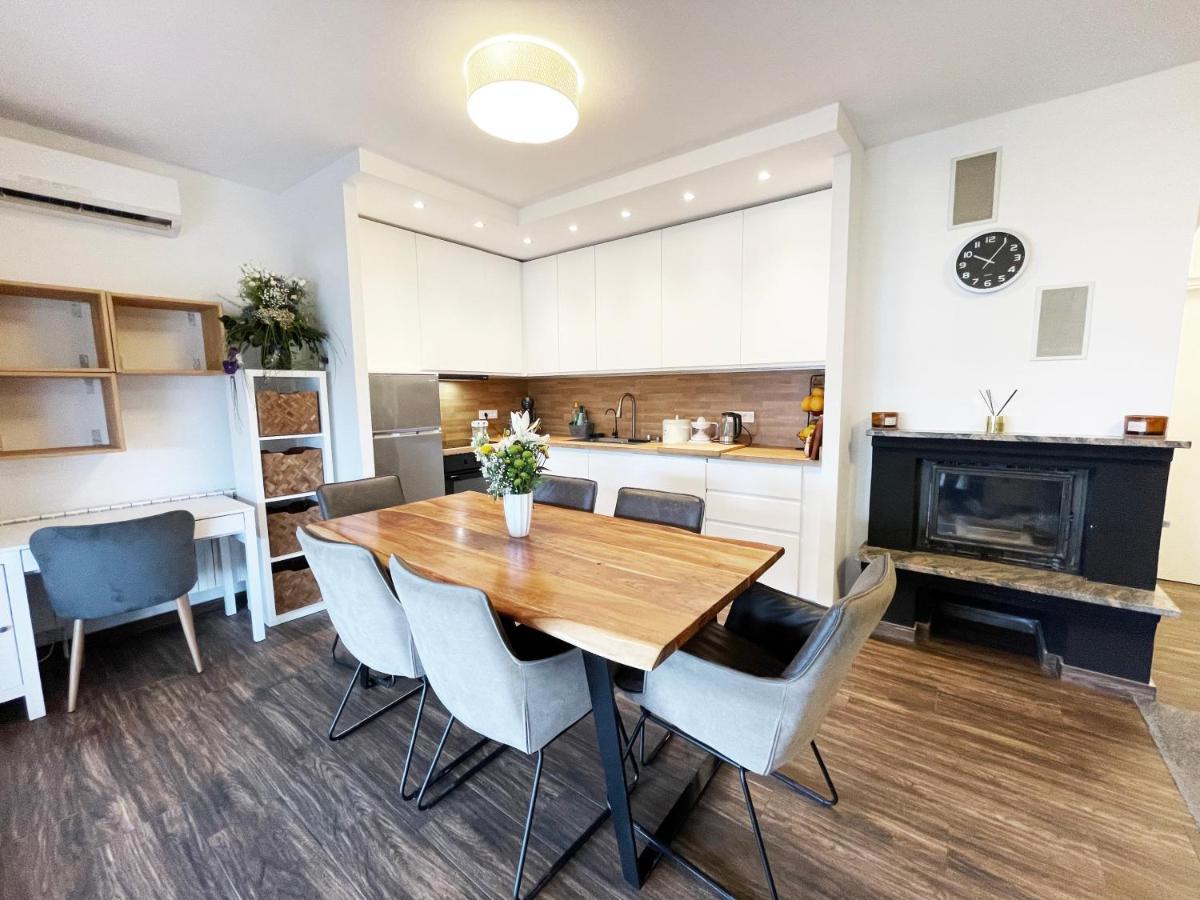 Apartments Monika Bed & Breakfast 236 プナト エクステリア 写真