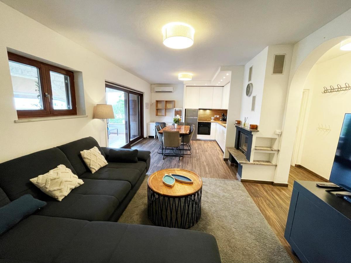 Apartments Monika Bed & Breakfast 236 プナト エクステリア 写真