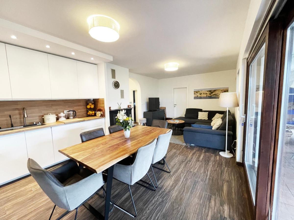 Apartments Monika Bed & Breakfast 236 プナト エクステリア 写真